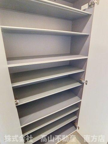 直方市大字感田のアパートの収納