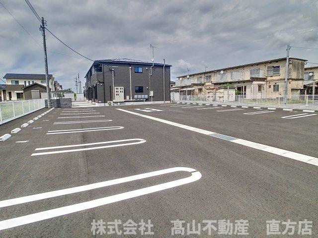 直方市大字感田のアパートの駐車場