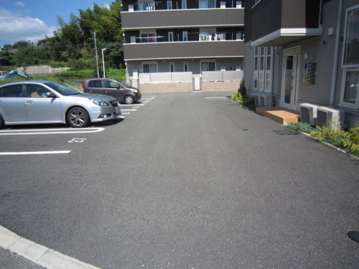 熊本市西区池亀町のアパートの駐車場