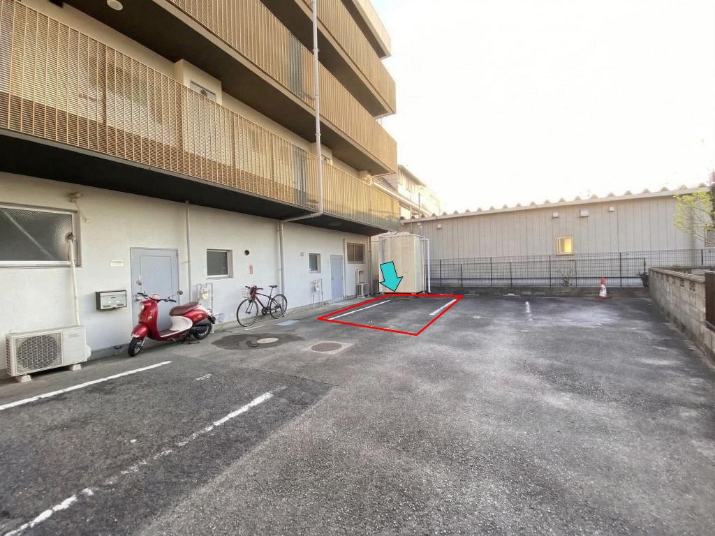 アイフラッツの駐車場