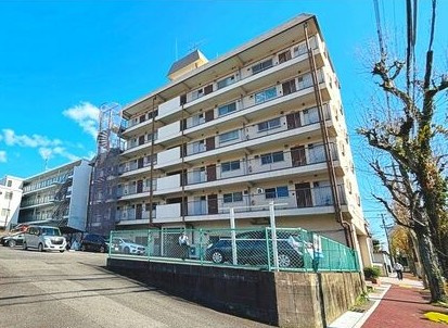 ローヤル白山の外観