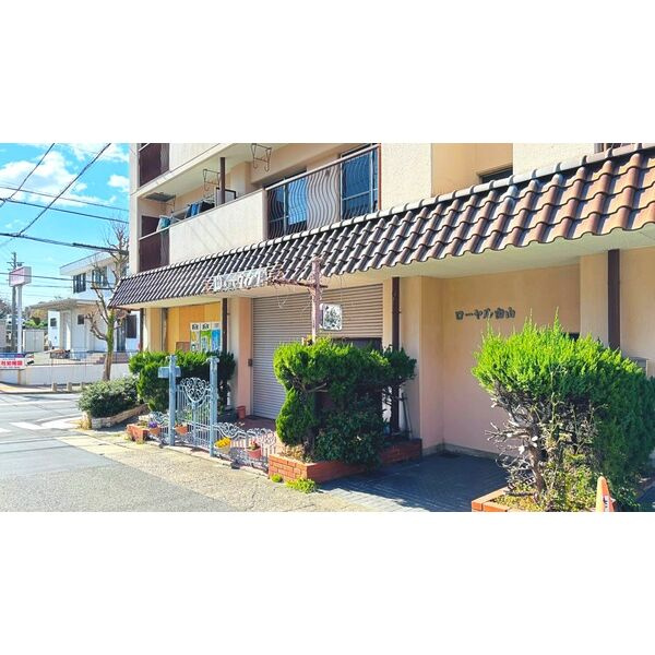 ローヤル白山の外観