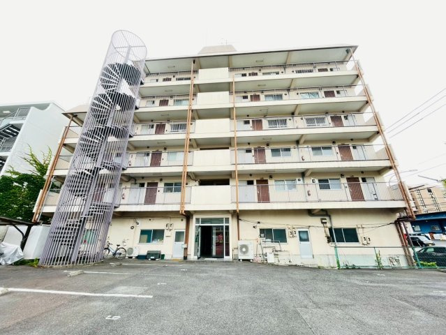 ローヤル白山の外観