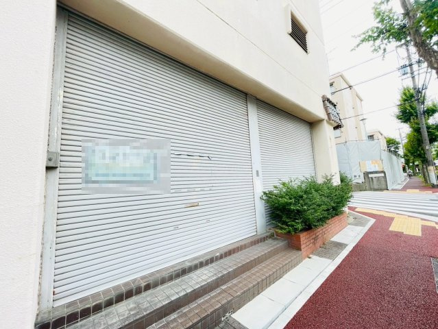 ローヤル白山のエントランス
