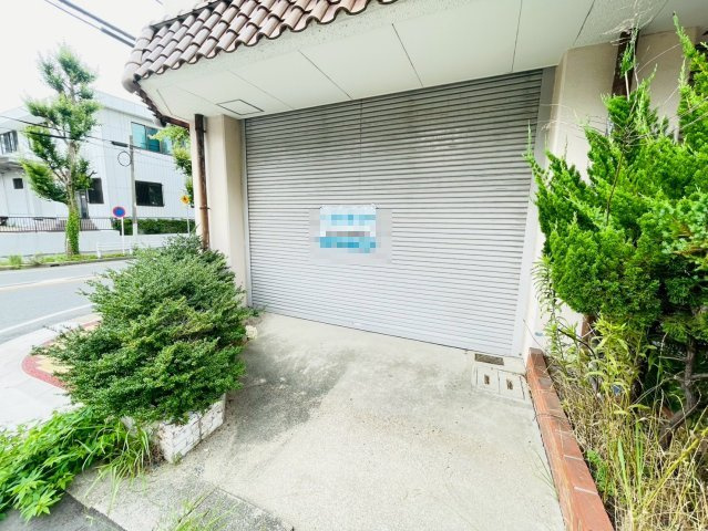 ローヤル白山のエントランス