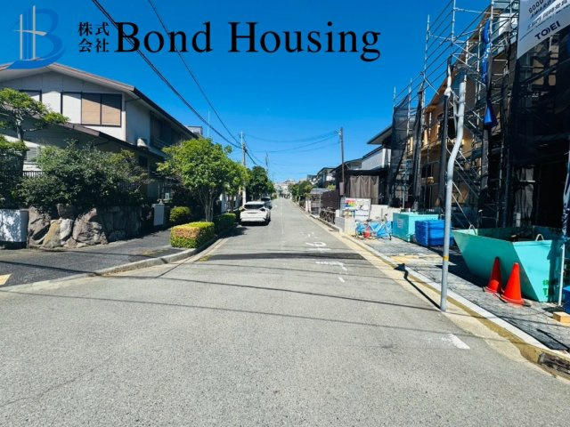 BELS取得　神陵台9丁目　新築2区画　2号棟の前面道路含む現地写真