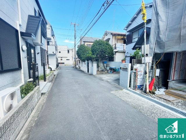 豊中市小曽根　第3期　新築一戸建ての前面道路含む現地写真|周辺は落ち着いた街並みの住宅地！子育てがしやすい住環境です！まだ未完成ですが、現地でしかわからない事もございます。是非一度ご覧ください。