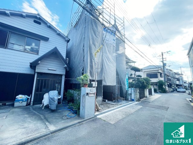 豊中市小曽根　第3期　新築一戸建ての外観|周辺は落ち着いた街並みの住宅地！子育てがしやすい住環境です！まだ未完成ですが、現地でしかわからない事もございます。是非一度ご覧ください。