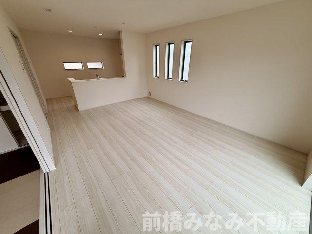 【新築】渋川市金井第19　４号棟(全４棟)　リーブルガーデン　新築建売分譲の居間・リビング|使いやすい居間です