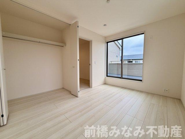 【新築】渋川市金井第19　４号棟(全４棟)　リーブルガーデン　新築建売分譲の洋室|明るい洋室です