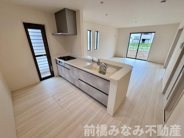 【新築】渋川市金井第19　４号棟(全４棟)　リーブルガーデン　新築建売分譲の居間・リビング|ゆったり過ごせるリビングです