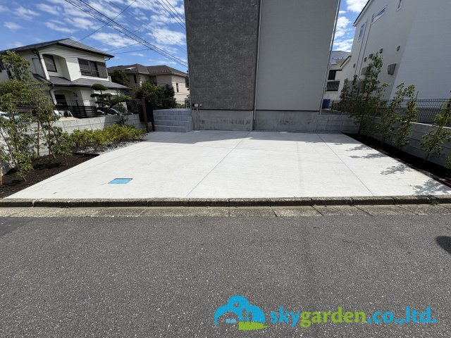 鎌倉市西鎌倉　新築戸建　全１棟の駐車場|車種により並列２台駐車可能