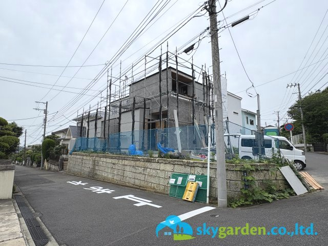 鎌倉市西鎌倉　新築戸建　全１棟の前面道路含む現地写真