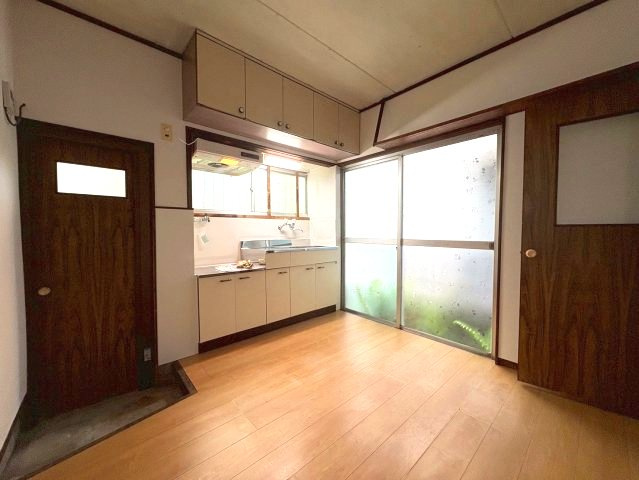 西板持7丁目戸建の居間・リビング