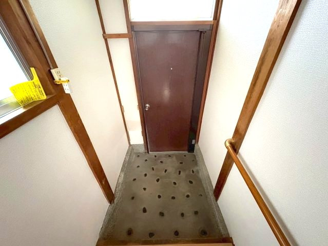 西板持7丁目戸建の玄関
