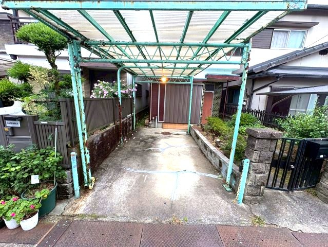 西板持7丁目戸建の駐車場