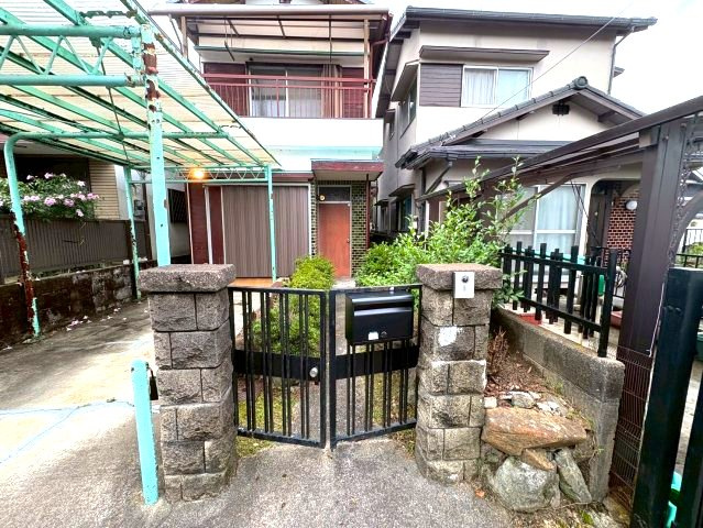 西板持7丁目戸建のエントランス