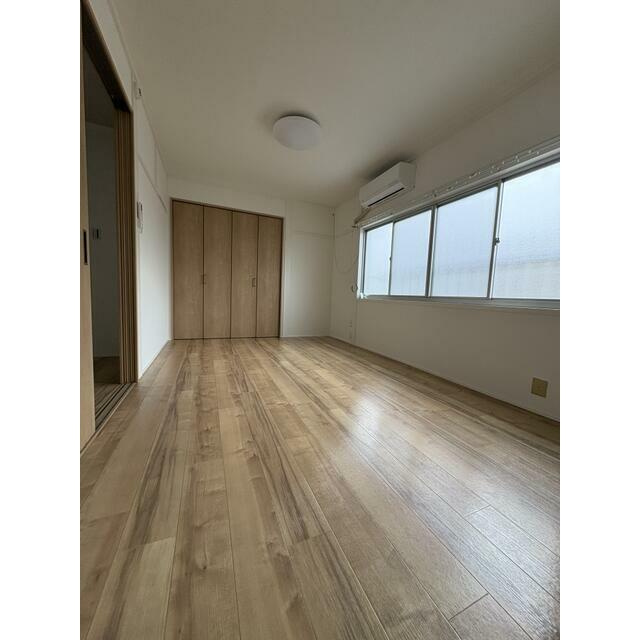 新灘北ハイツの洋室