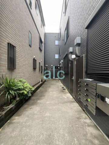 豊島区高田１丁目のアパートのエントランス