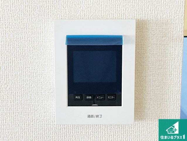 ■豊中市小曽根　第3期　新築一戸建ての防犯設備|カラーモニターインターホン！声だけでなく来訪者の姿や顔がモニターで確認できるので、小さなお子様がいらっしゃるご家庭でも安心できます！