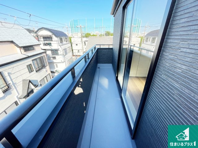 ■豊中市小曽根　第3期　新築一戸建てのバルコニー|日当たりのよいバルコニー！お部屋が開放的に！