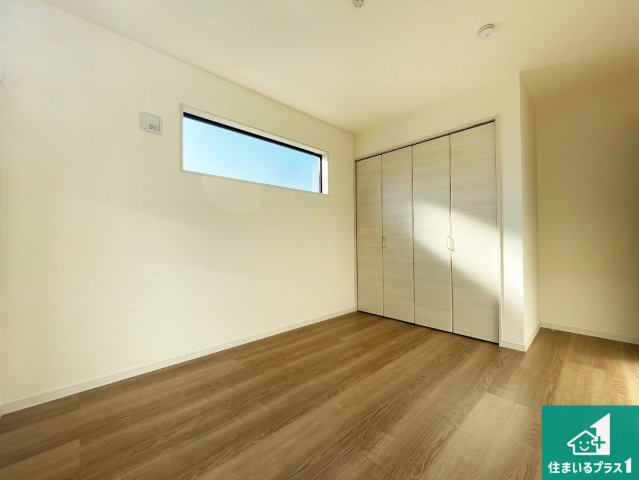 ■豊中市小曽根　第3期　新築一戸建ての洋室|シンプルな洋室は、自分好みのインテリアが楽しめます♪ご家族とインテリアや家具を選びに行くのは物件購入時の醍醐味の一つです。ぜひお楽しみください♪