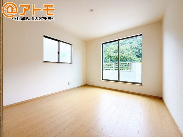 【寝室】 | 駿東郡清水町徳倉2622番　新築一戸建て　A号棟 | 各居室に収納がついているので、部屋の中をすっきり見せることができますね！