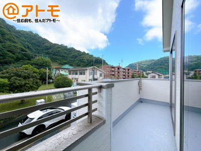 【バルコニー】 | 駿東郡清水町徳倉2622番　新築一戸建て　A号棟 | やっぱり助かる広々バルコニー♪お布団や洗濯物を干せるのはもちろん、広々としたバルコニーで少しでも家事を楽ちんに！