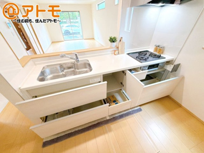 【キッチン】 | 駿東郡清水町徳倉2622番　新築一戸建て　A号棟 | 対面タイプならキッチン内にいながらご家族やお客様との会話が楽しめます♪
