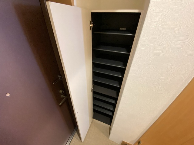 神戸市兵庫区中道通１丁目の賃貸マンションの玄関