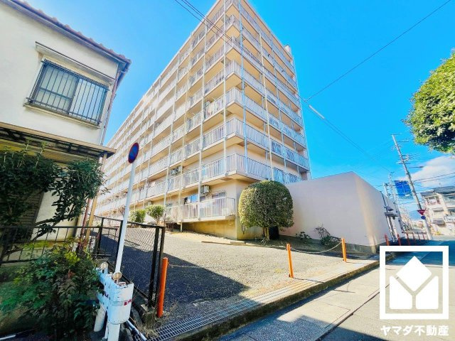 伏見日光ハイツ2号棟の外観