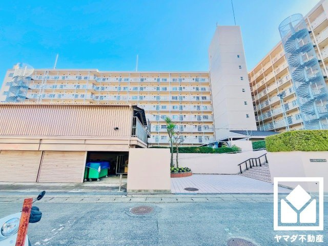 伏見日光ハイツ2号棟の外観