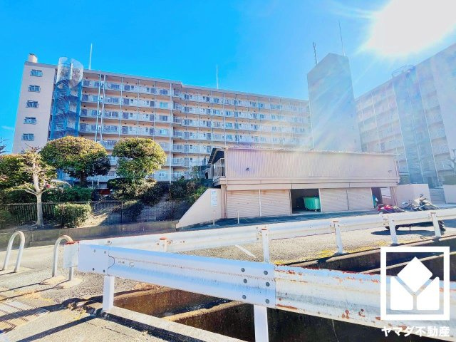 伏見日光ハイツ2号棟の外観