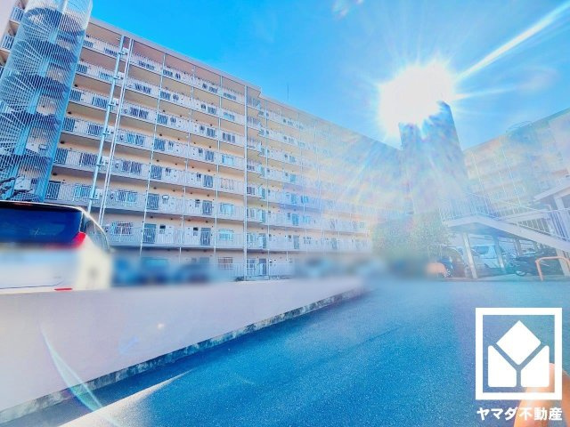 伏見日光ハイツ2号棟の外観
