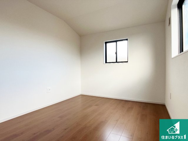 加古郡稲美町六分一　第1期　新築一戸建ての洋室|収納スペースが充実しているので子供の成長に合わせてたくさん収納ができます！家族構成に合わせた様々な活用ができる収納！
