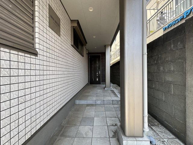 川崎市多摩区西生田２丁目の賃貸マンションのエントランス