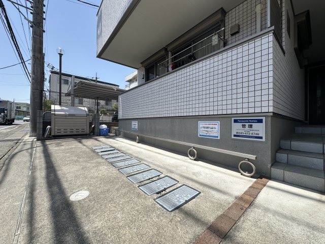 川崎市多摩区西生田２丁目の賃貸マンションの駐車場