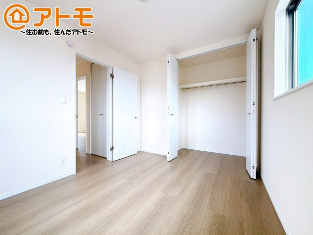 【子供部屋】 | 駿東郡清水町徳倉2622番　新築一戸建て　B号棟 | 収納豊富な洋室は使い勝手良好です！