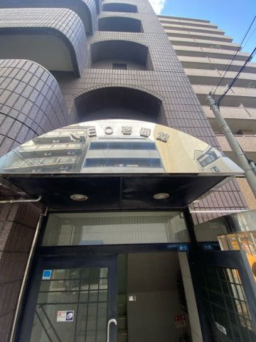 NEO壱番館のエントランス