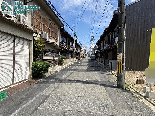 紫野南花ノ坊町 新築戸建 B号地の前面道路含む現地写真