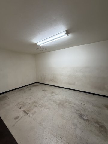 腕塚町３丁目戸建の駐車場