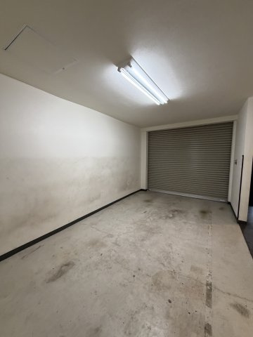 腕塚町３丁目戸建の駐車場