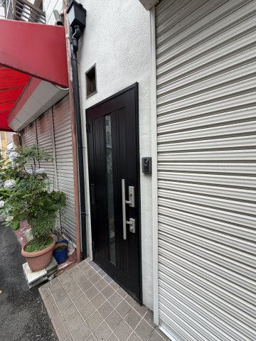 腕塚町３丁目戸建のエントランス