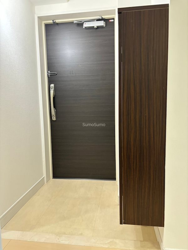 アーデン京町堀イーストの玄関