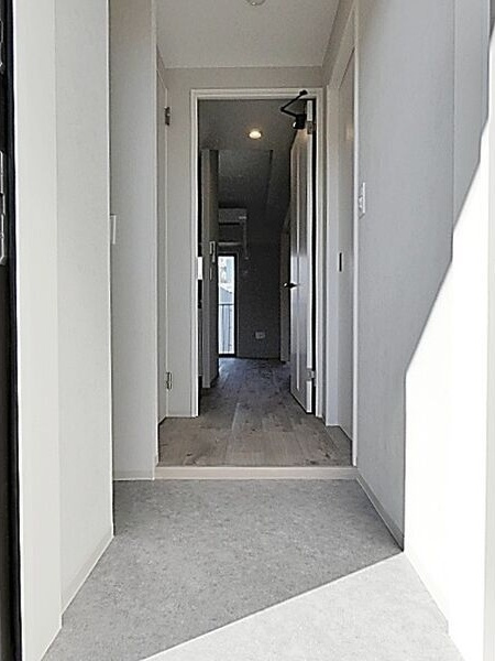 The 9th Residence Sakae Sideの玄関