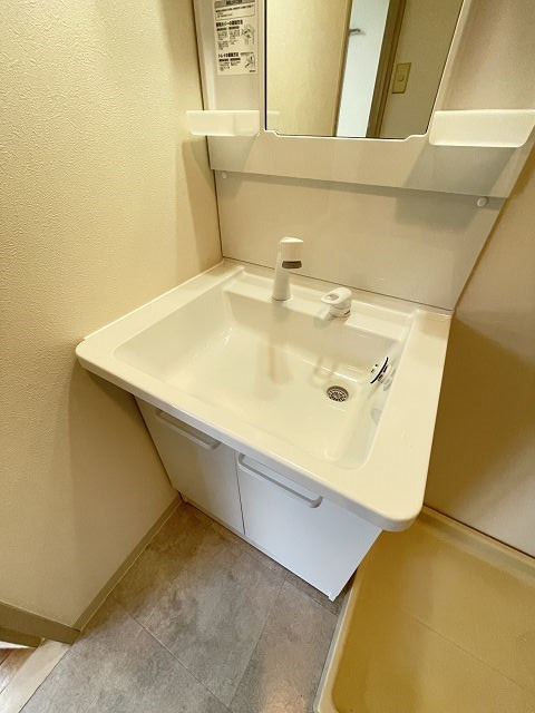 サンパレス21尼崎の洗面所|ゆったりとスペースのある洗面所