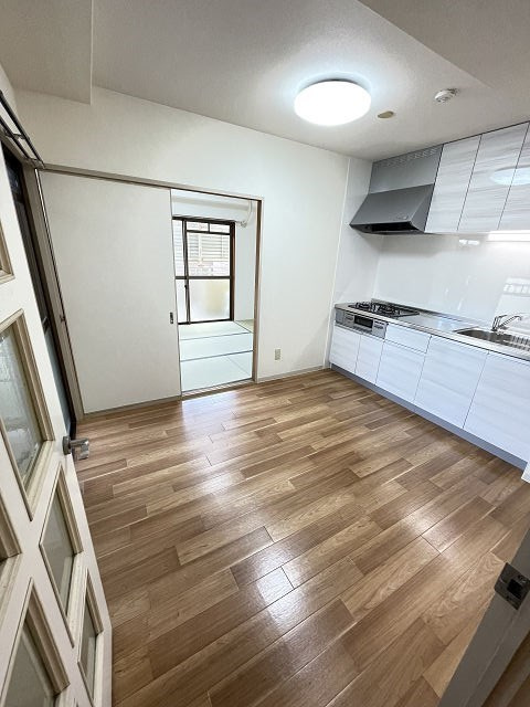 サンパレス21尼崎の居間・リビング|こちらの居間で趣味の時間をお楽しみください
