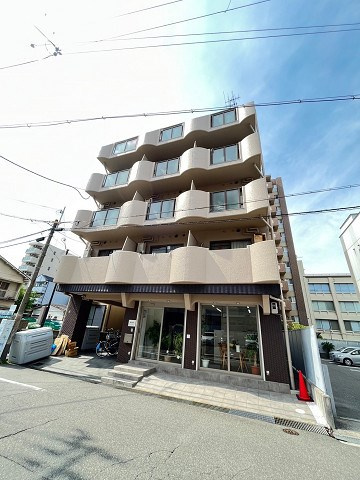 フリードム西宮の外観