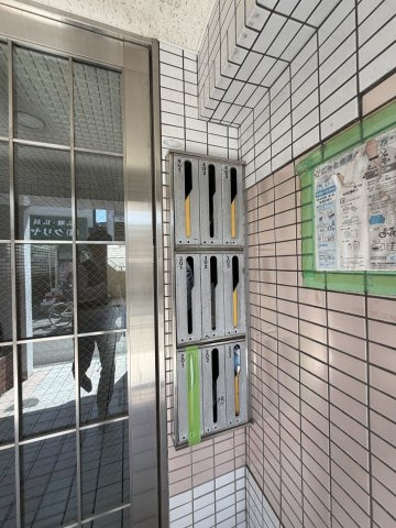 ハイツシスタローザのエントランス