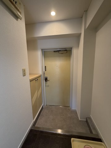 ハイツシスタローザの玄関
